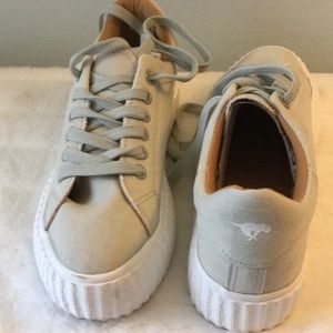 Rocket Dog tennis shoe